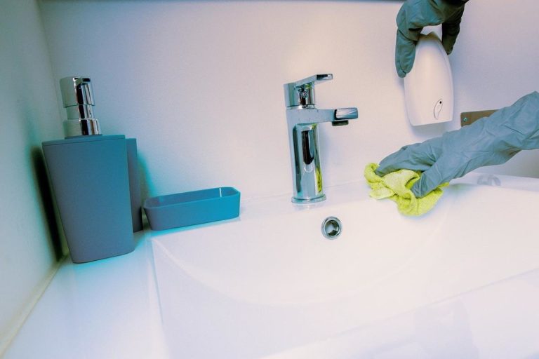 Jak zachować odpowiedni poziom higieny w powierzchniach użytkowych?