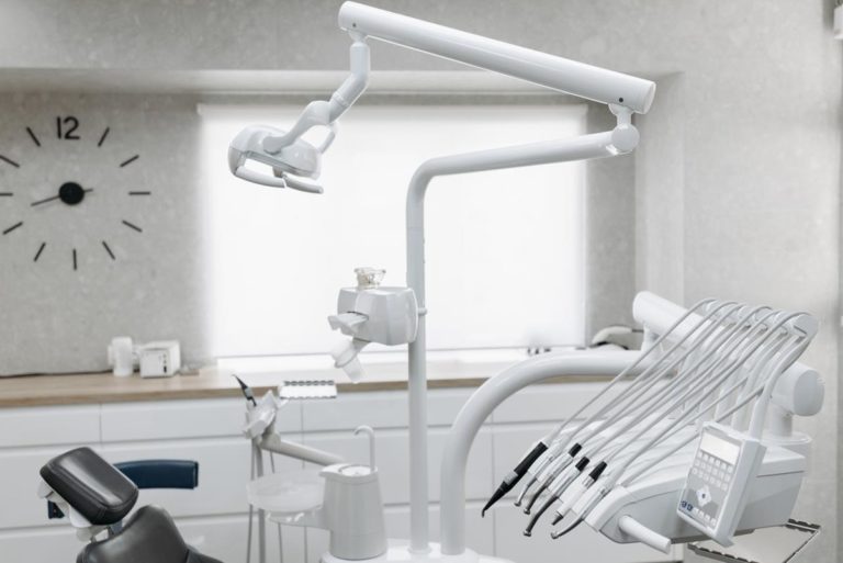 Kluczowe atuty profesjonalnych ortodontów i ich ofert